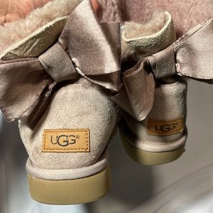 Ugg boots Bailey bow Women’s Size 8